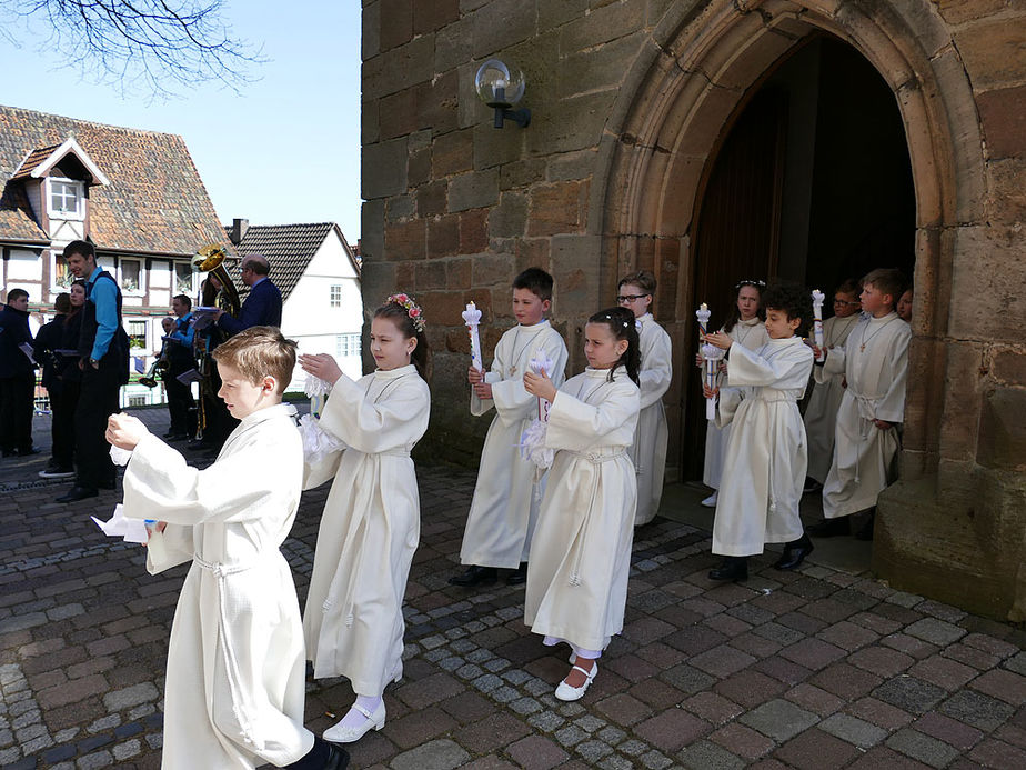 Feier der 1. Heiligen Kommunion in Sankt Crescentius (Foto: Karl-Franz Thiede)